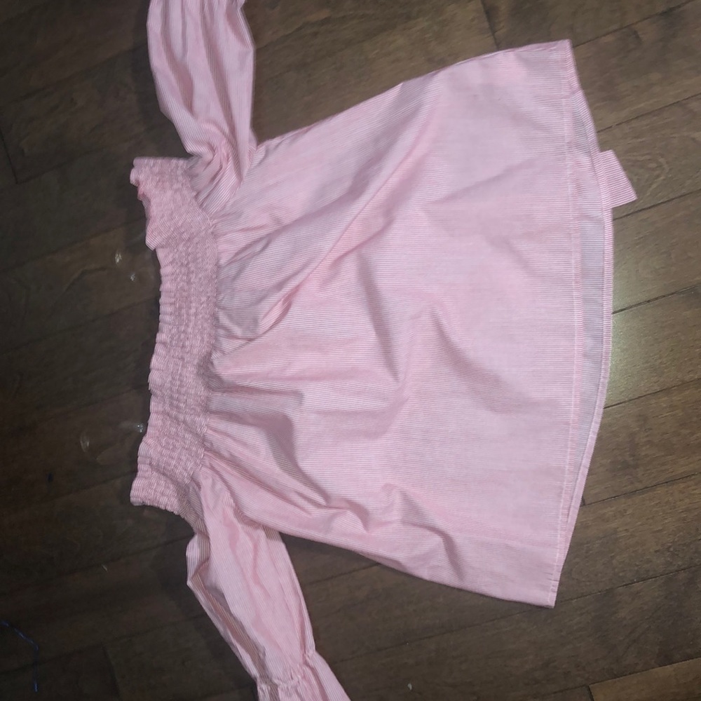 woman’s small crop top